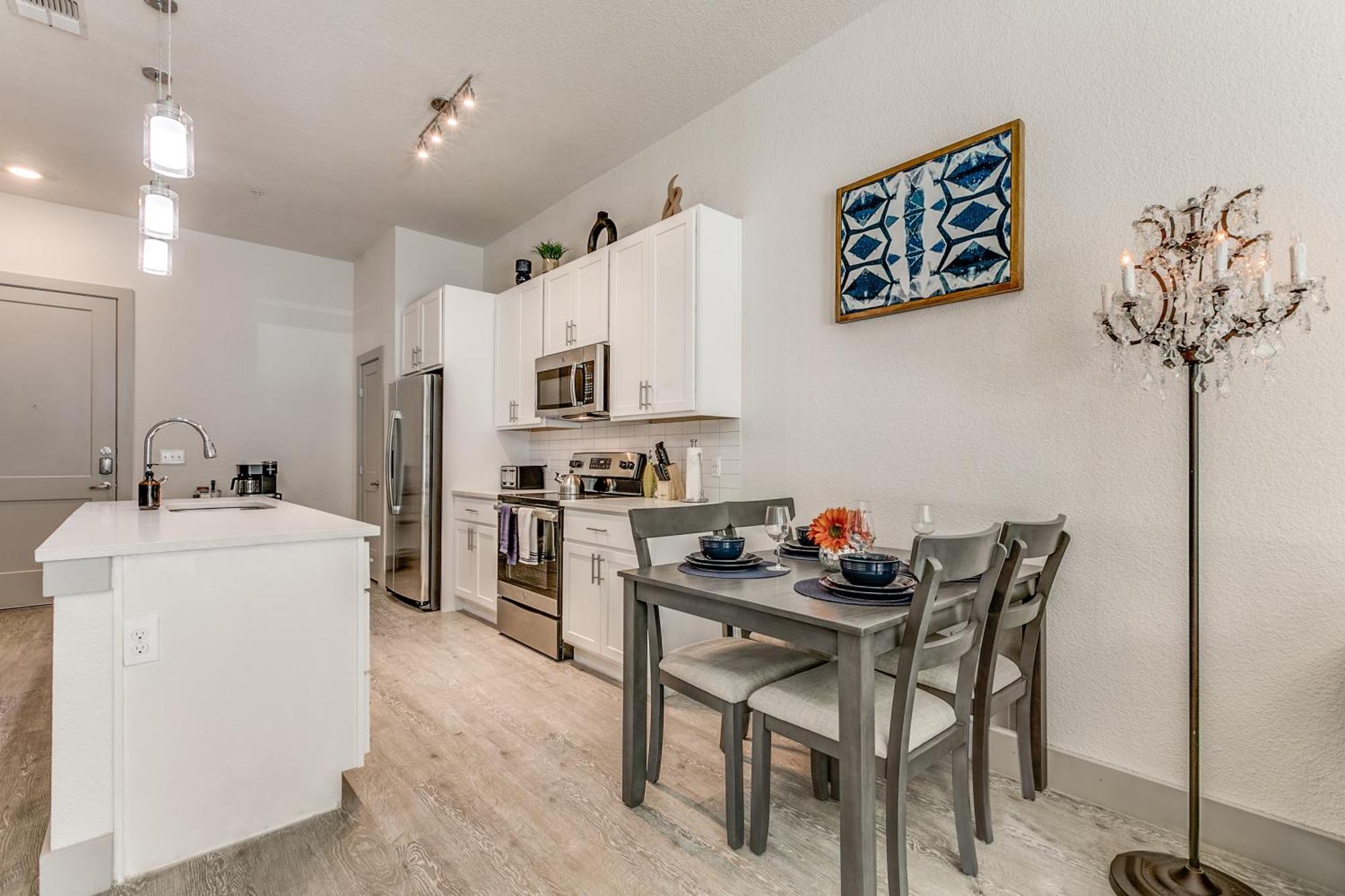 Lush Downtown Condo On Riverwalk W King Ste, Free Parking, Pet Friendly, Centrally Located On Riverwalk San Antonio Exterior foto